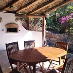 Anna Maria Villa *